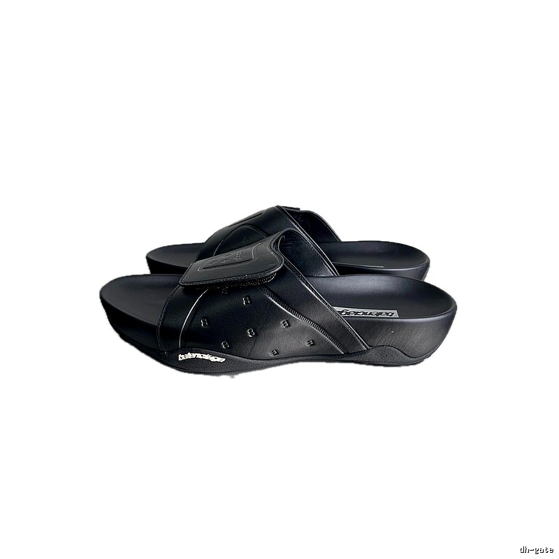 Balenciaga Thick-Soled Embossed Cool Street-style Black Slides