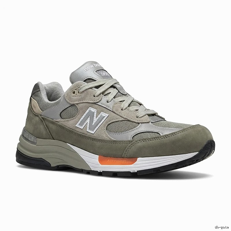 New Balance retro-style grey sports shoes