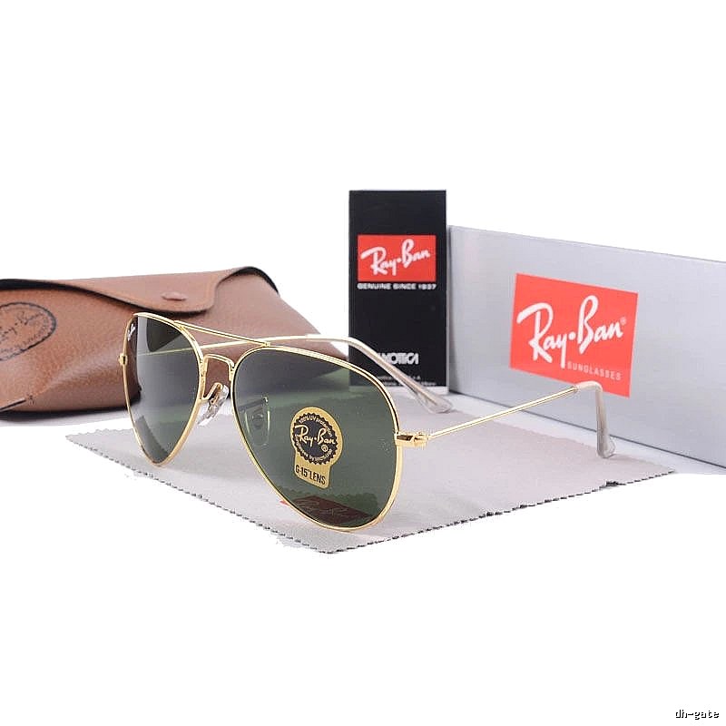 Ray-Ban Relaxed Aviator sunglasses Gold Tone Sunglasses with Versatile Design