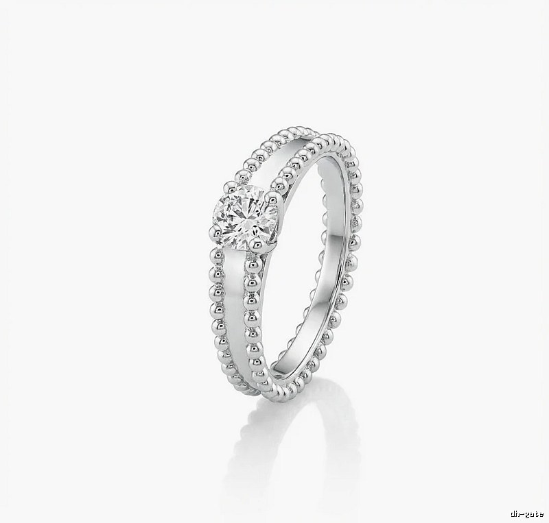 Van Cleef & Arpels diamond minimalist style ring